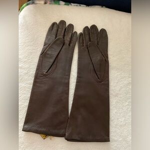 Vintage dark brown leather gloves